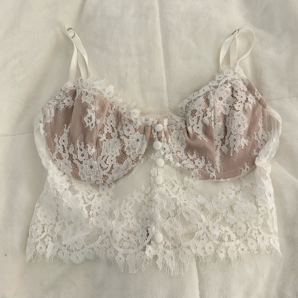White fox lace going out crop top